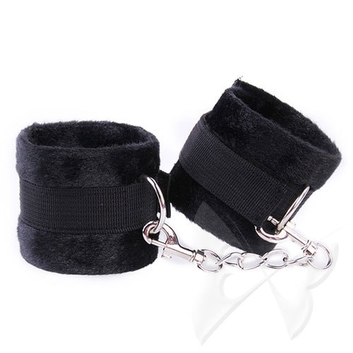 Fare L'Amore Captivated Soft Handcuffs (Black)
